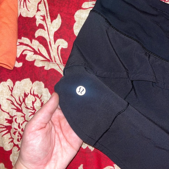 Lululemon speed up shorts size 6 - Picture 3 of 5